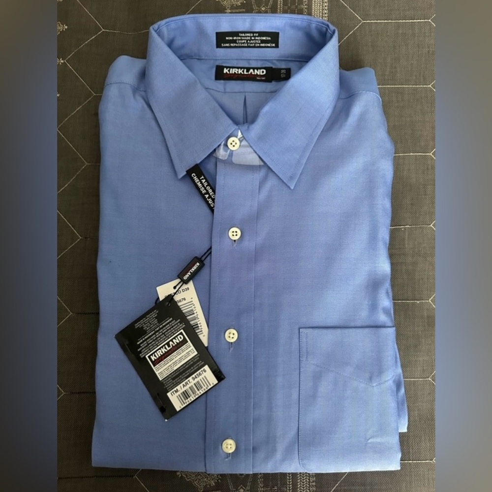 NEW - SIGNATURE Brand Long-sleeved dress shirt